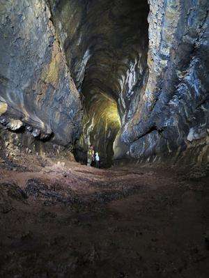 Mapping lava tubes in the Galàpagos