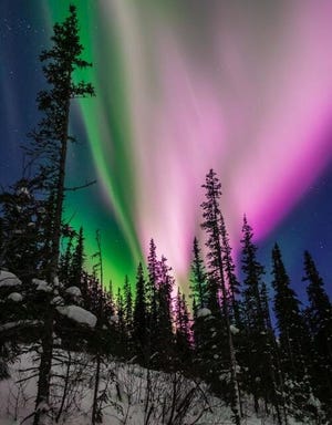 An aurora near Poker Flats, Alaska. Seismometers detected magnetic fluctuations from the aurora, a new study reports.